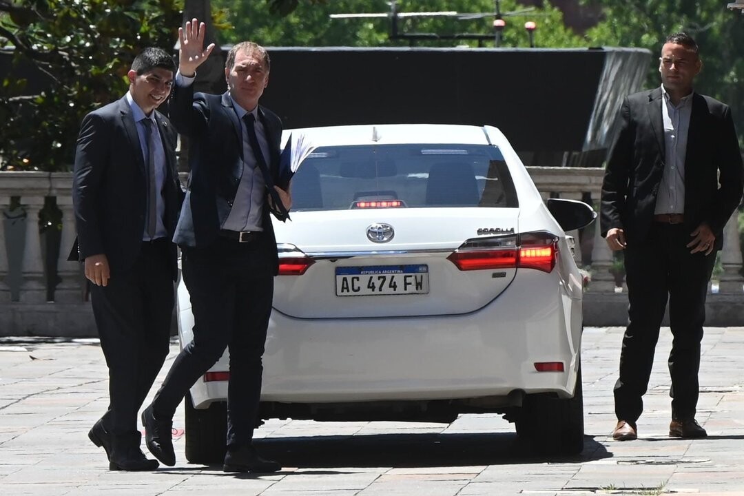 Santilli en Patagonia: gira por incendios y contactos para la reforma laboral