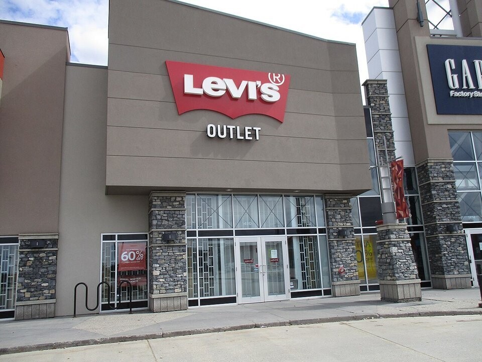 The Economic Mystery: Why Jeans in Argentina Cost Double