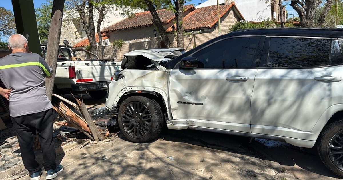 Футболист попал в аварию, столкнувшись с автомобилем