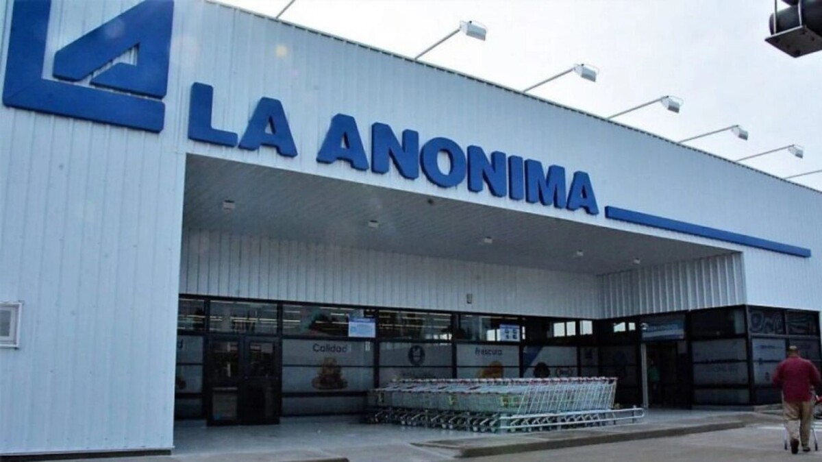 拉阿诺尼玛报告销售额下降和违约率上升