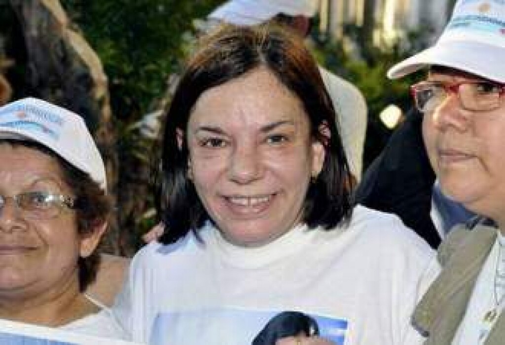 克里斯蒂娜·基什内尔向桑德拉·门多萨告别