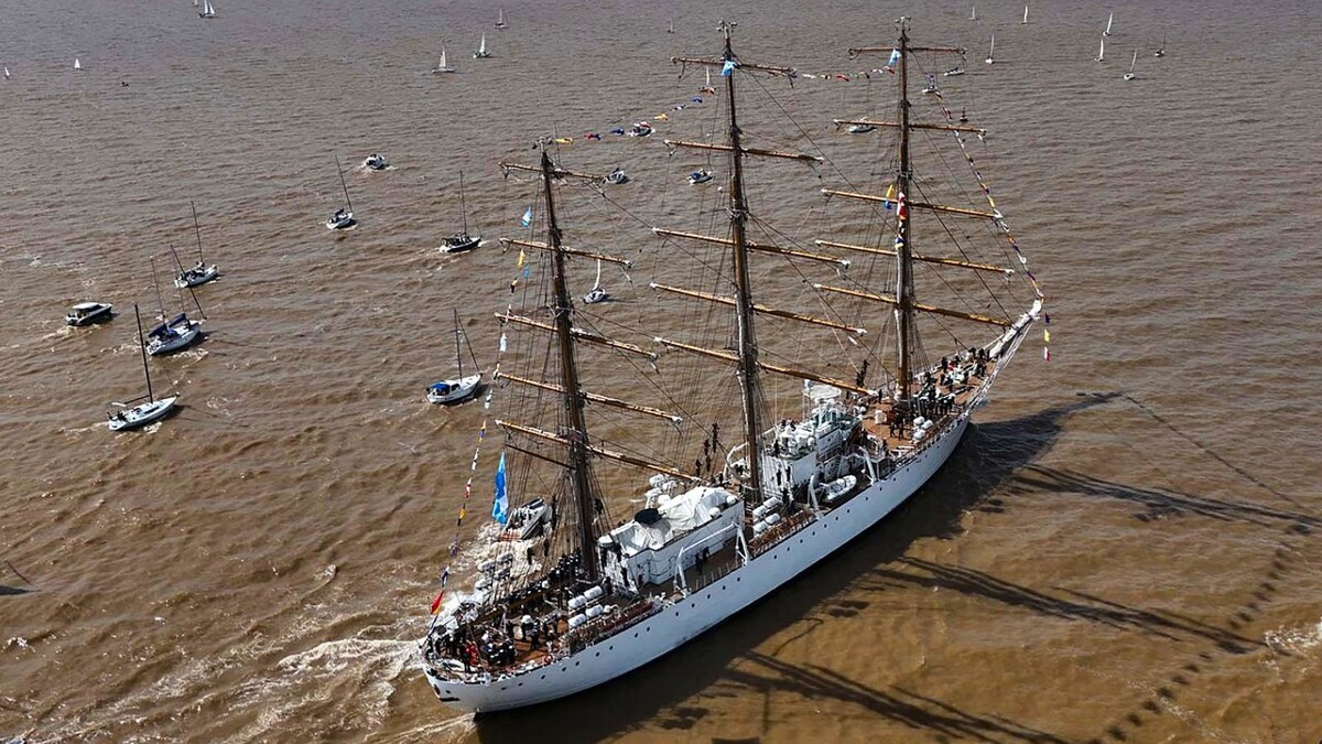 Фрегат «Либертад» начал 54-й международный учебный поход