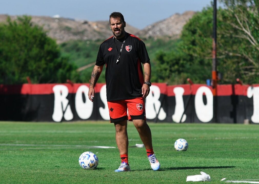 Cristian Fabbiani Debuts as Newell's Coach