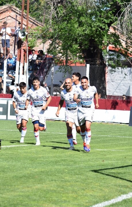 Deportivo Armenio Reaches Final After Dramatic Win Over Argentino de Merlo