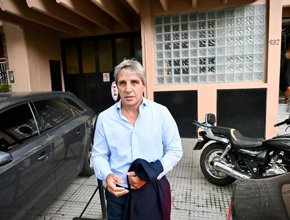 Argentina holds first tender for 10 trillion pesos in bonds