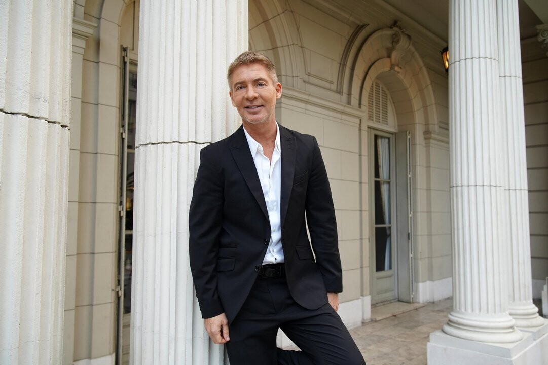 Адриан Суар извинился перед Мартином Босси на премьере спектакля в Мар-дель-Плате