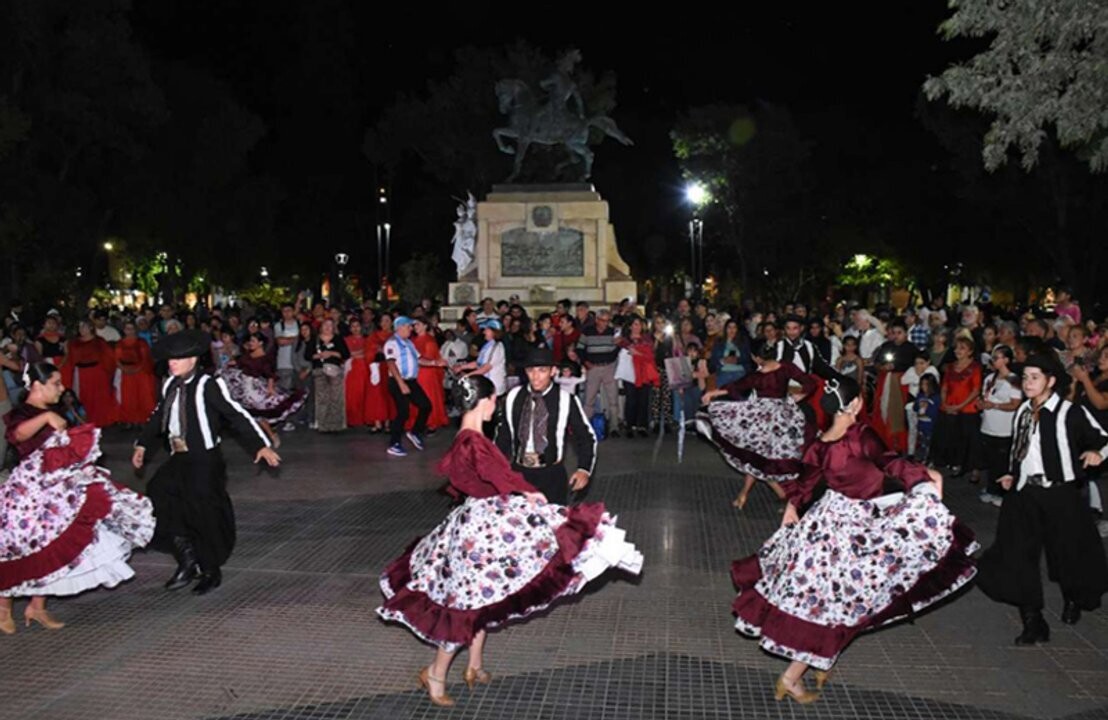 Скандал в соцсетях: Боливия пытается присвоить аргентинский танец Чакарера
