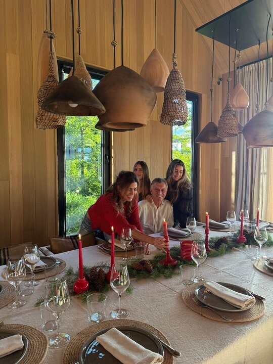 Argentine Politicians Greet for Christmas