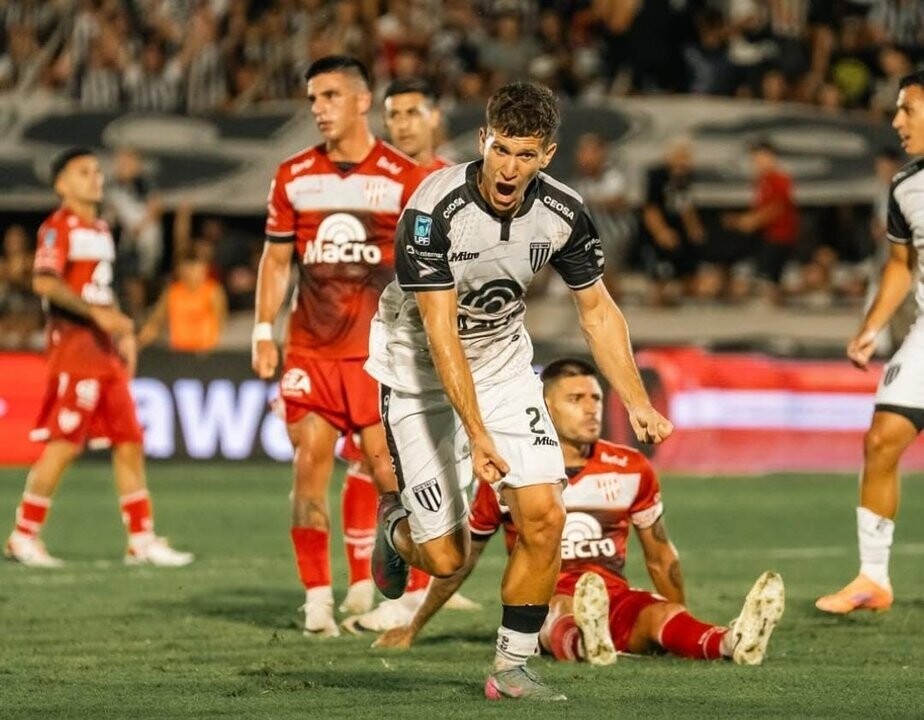 体操击剑队赢得阿佩图拉锦标赛关键胜利