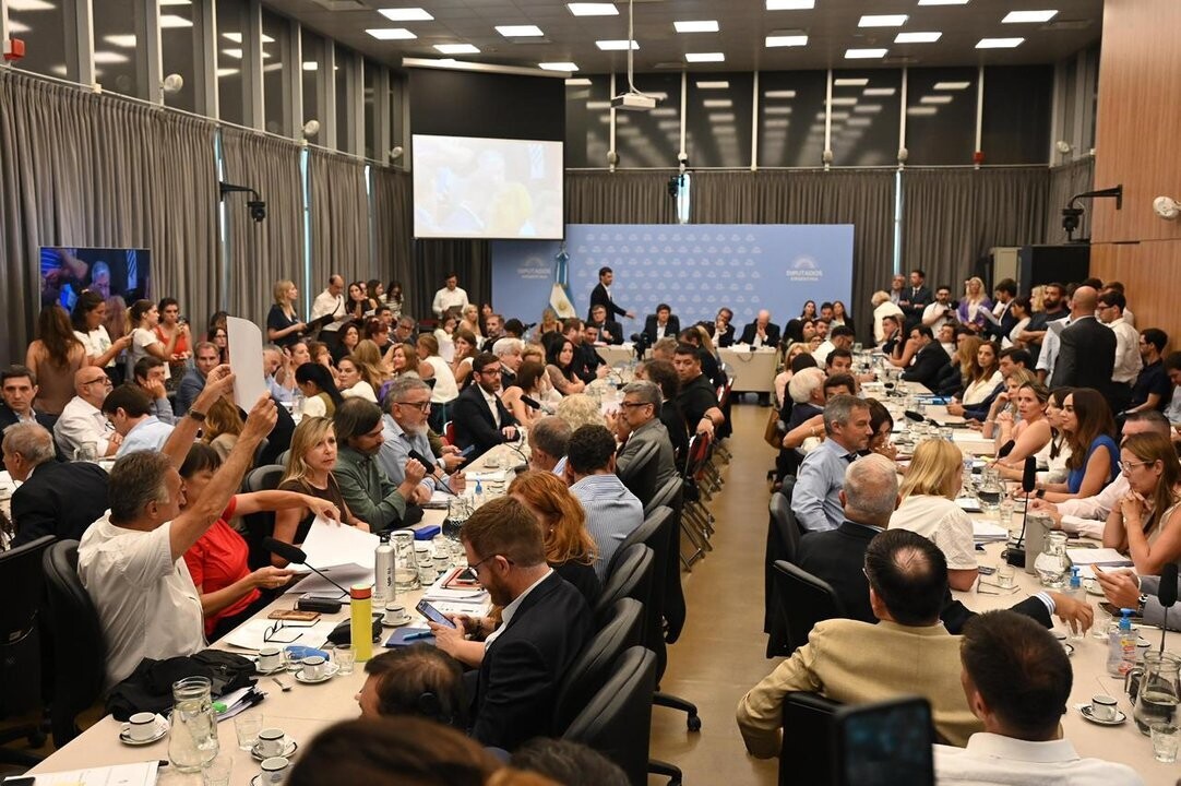 Палата депутатов Аргентины обсуждает проект трудовой реформы