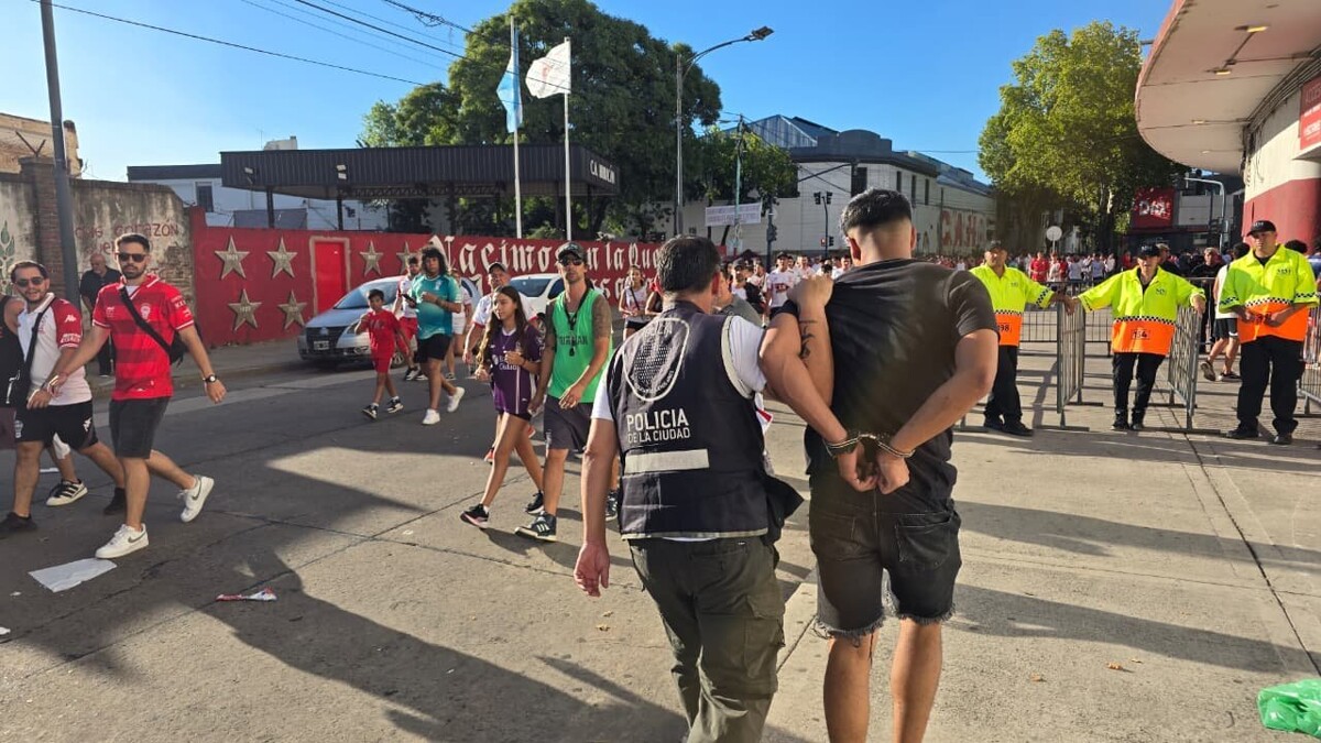 布宜诺斯艾利斯足球比赛前安全行动