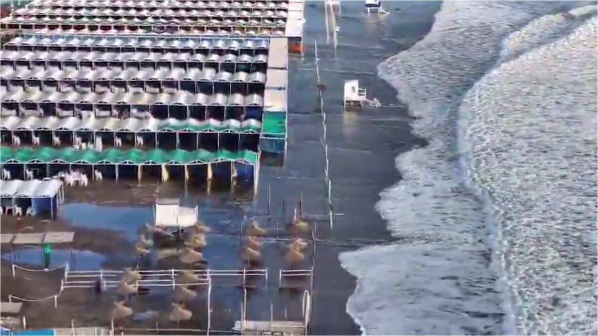 Mar del Plata Beach Disappears Under Water Due to Strong High Tide