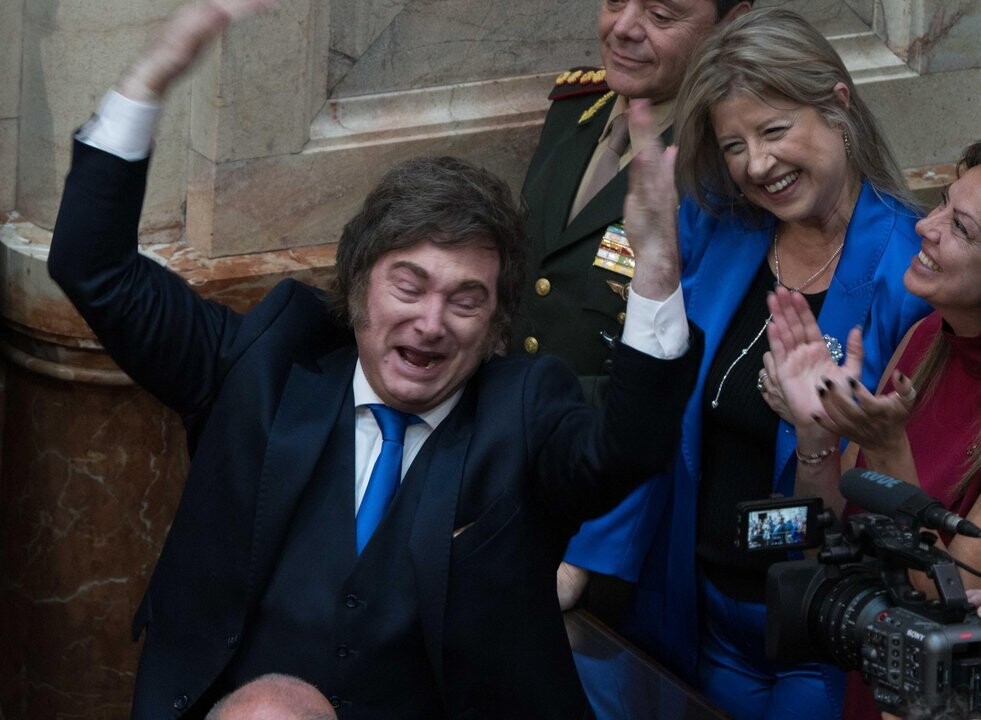 Political Analyst: Milei Benefits More from Polarizing than Solving Economic Problems