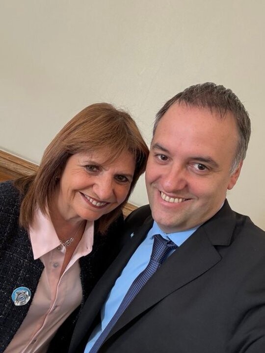 阿多尼与布利里奇在玫瑰宫会面