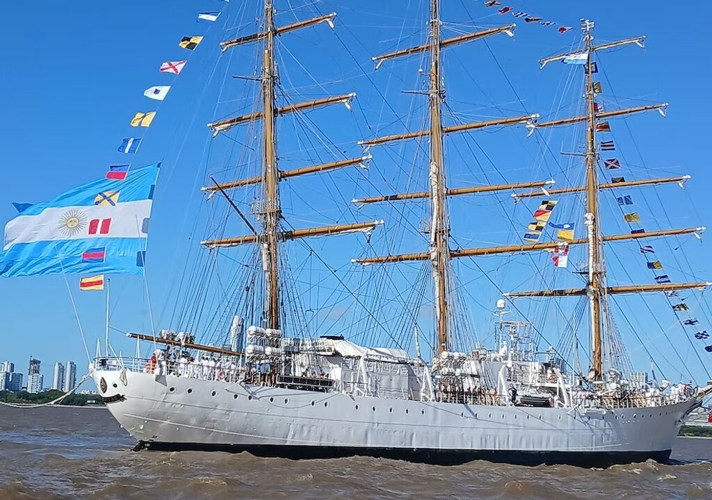 Фрегат ARA Libertad завершил свое 53-е учебное плавание в Буэнос-Айресе