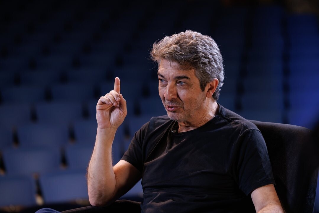 Ricardo Darín Remembers His Dark Past on La Divina Noche