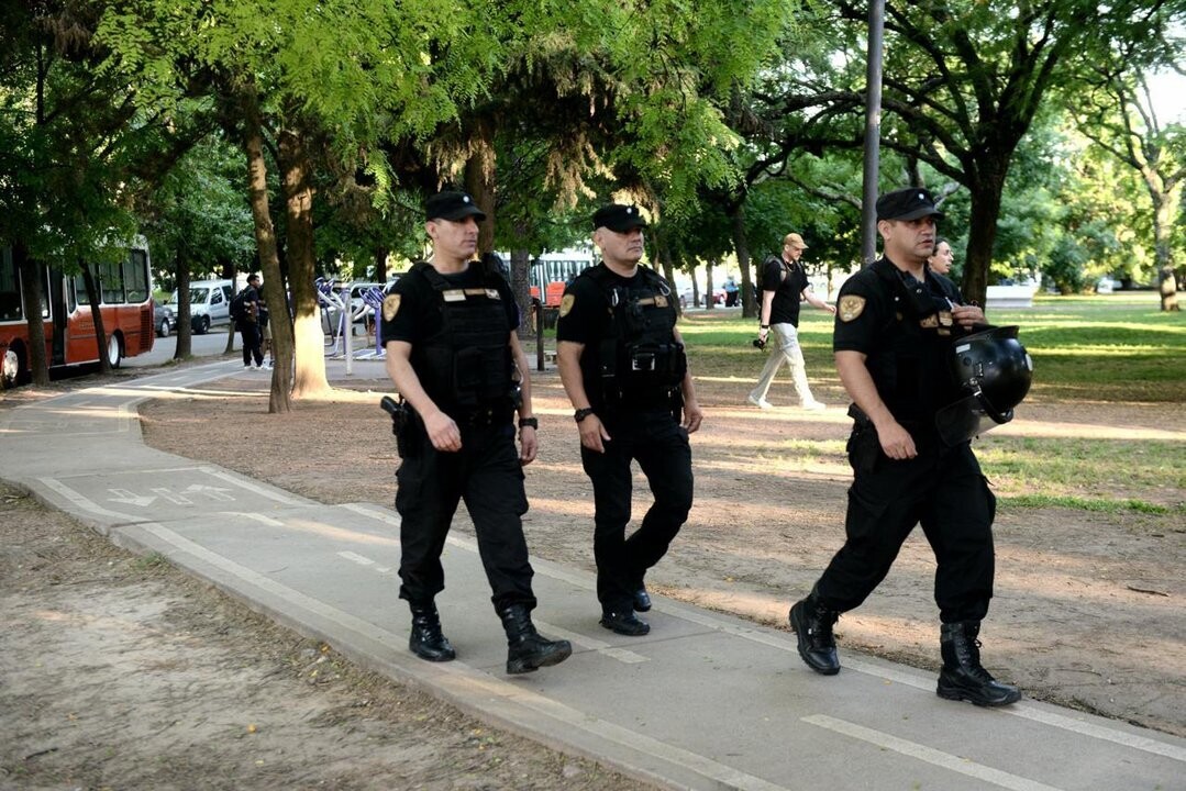 Власти Буэнос-Айреса выселили около 150 вендоров из парка