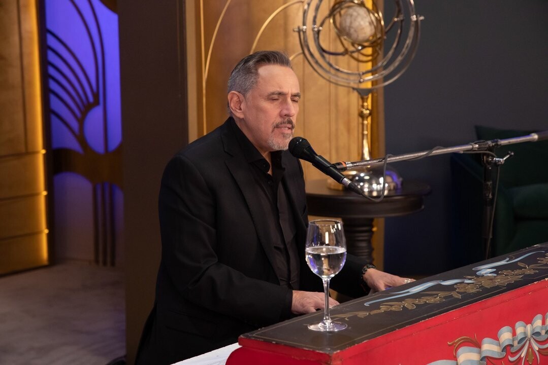 Алехандро Лернер и Адриан Суар делятся историей песни "Вернуться к началу" в передаче "Almorzando con Juana"