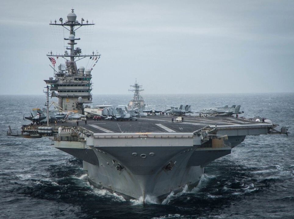 Атомный авианосец 'USS George Washington' посещает Аргентину
