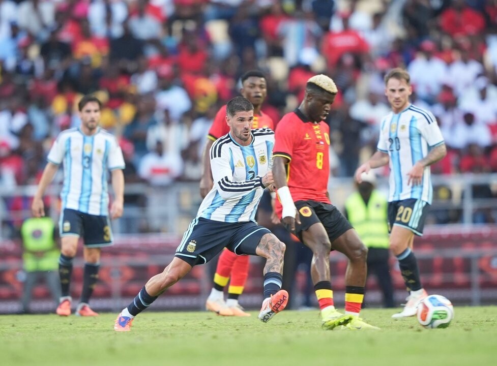 Сборная Аргентины завершила год победой над Анголой