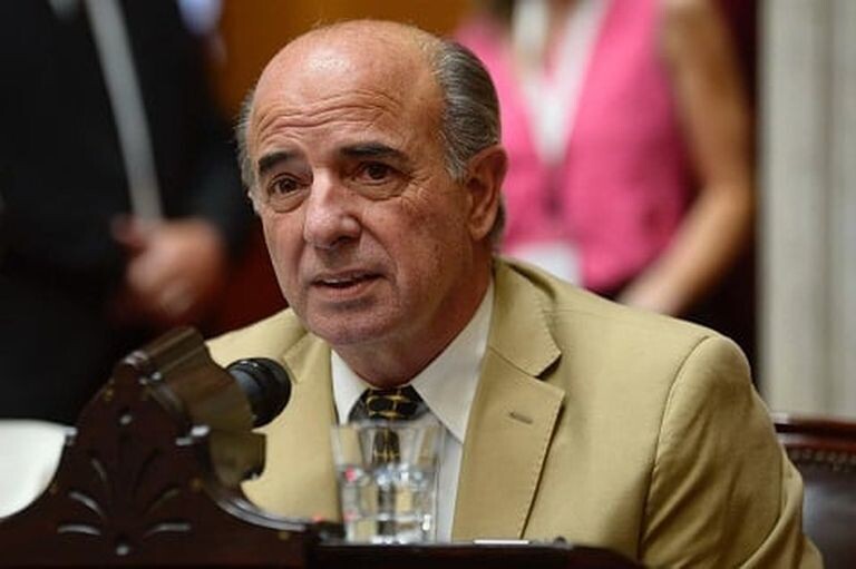 Возникает спор из-за визита к нарушителям прав человека
