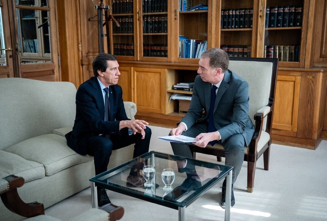 Сантилли встретился с губернатором Жужуя для поддержки бюджета и реформ