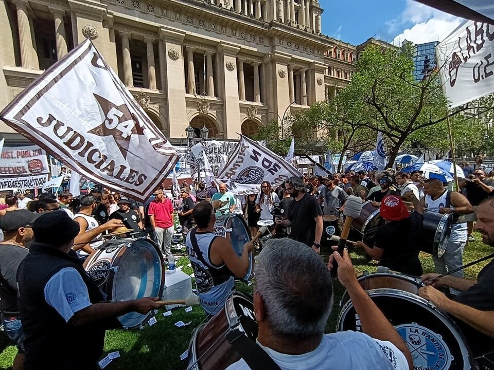 Судебные работники Аргентины начали забастовку против передачи трудовой юстиции