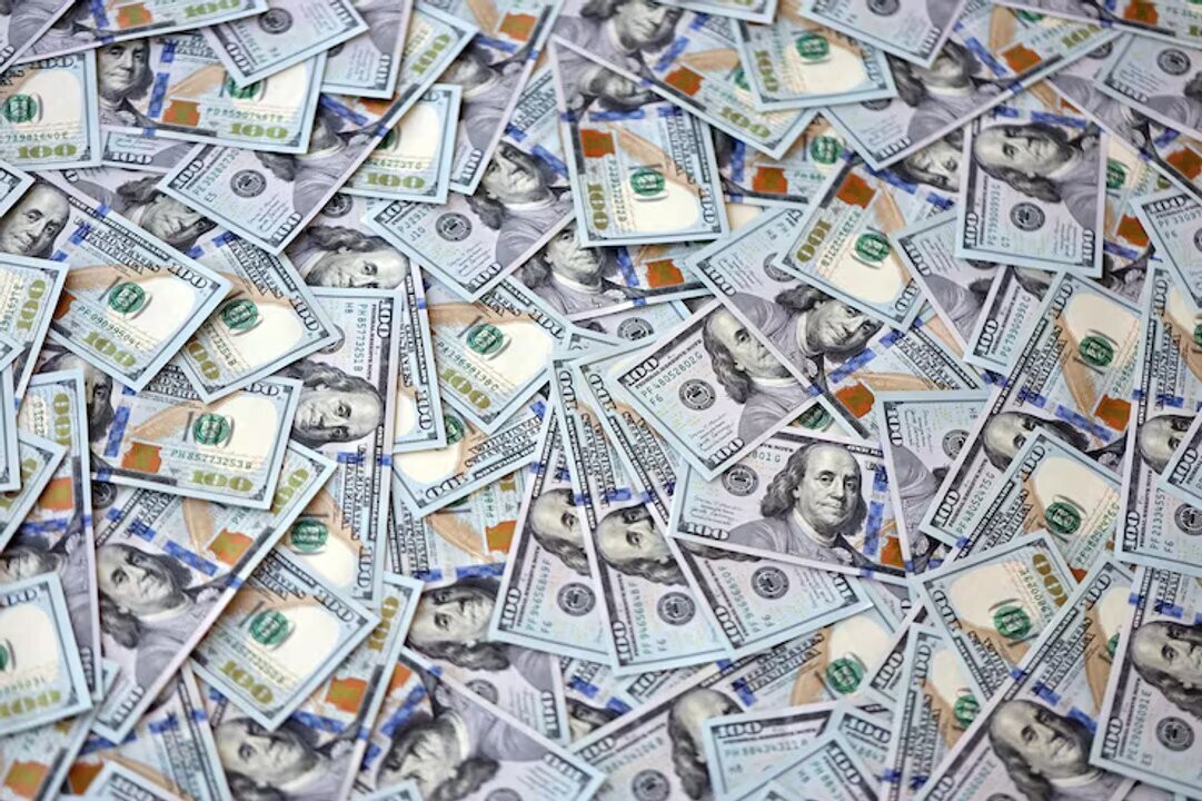 Official Dollar in Argentina Falls Again