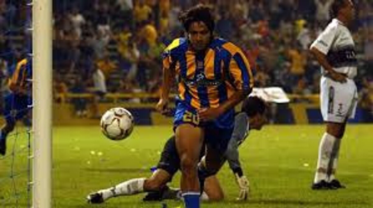 Смерть бывшего футболиста Клаудио 'Йербатеро' Гонсалеса