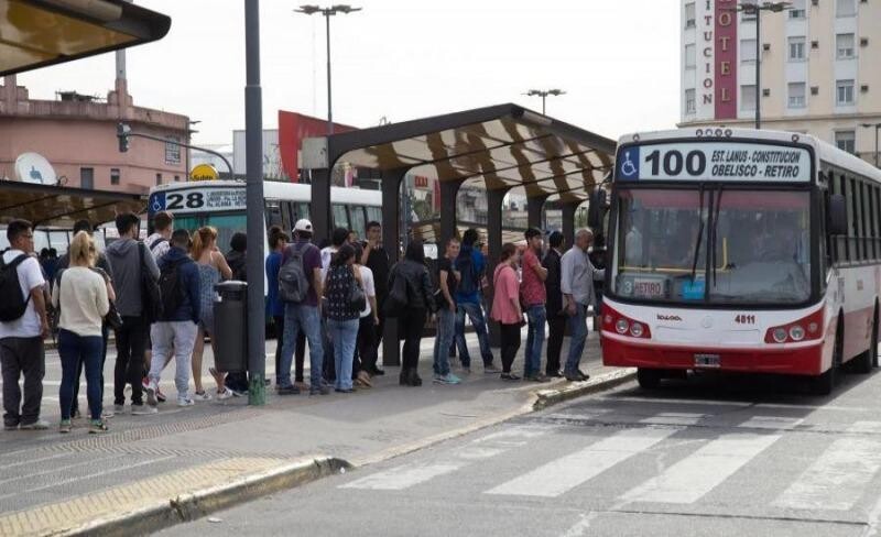 Buenos Aires Transport Crisis: Passengers Suffer from Service Cuts