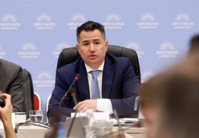 Официальное лицо поддерживает изменения в дебатах о Законе Основы в Аргентине