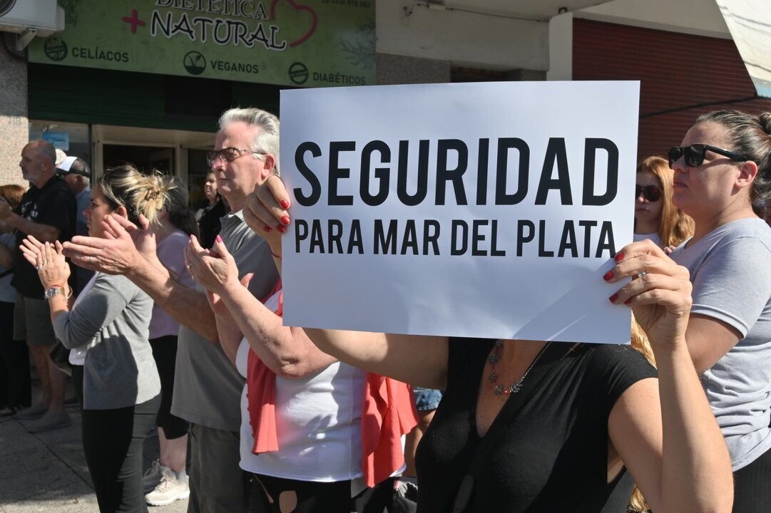 Neighbors march in Mar del Plata for justice