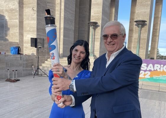 南美青年运动会火炬接力在罗萨里奥开始