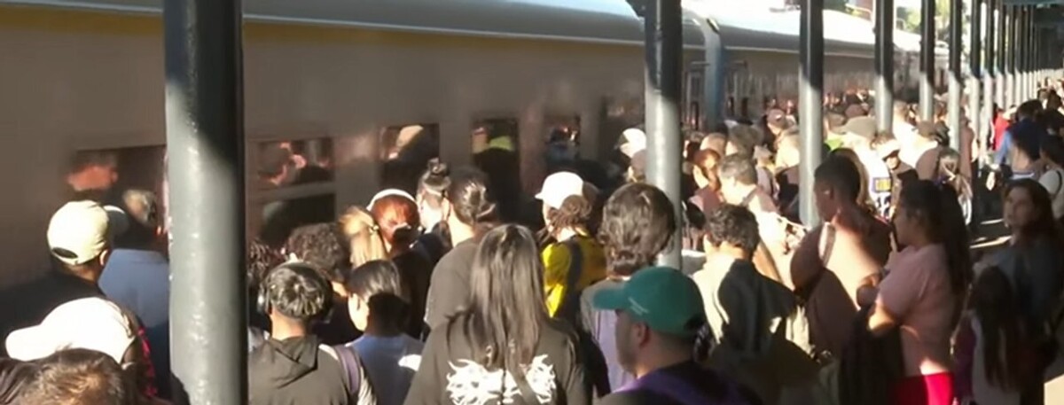 Задержки поезда Сармьенто из-за попытки самоубийства в Буэнос-Айресе