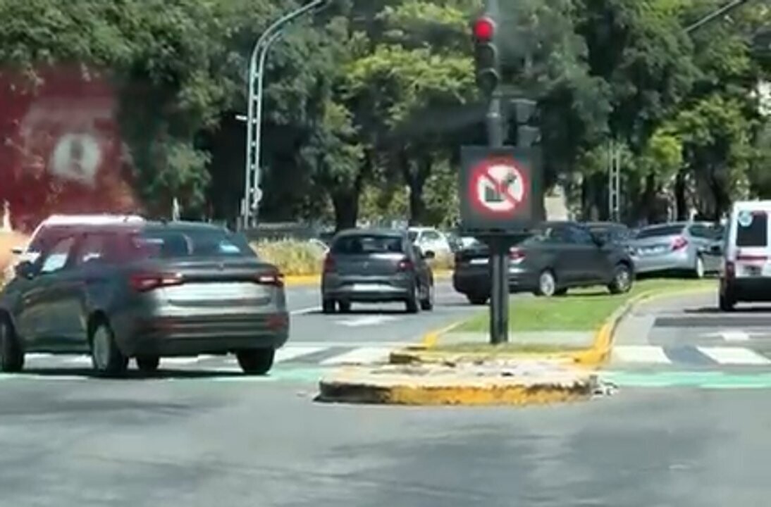 Confusion on Avenida Del Libertador due to changes in direction