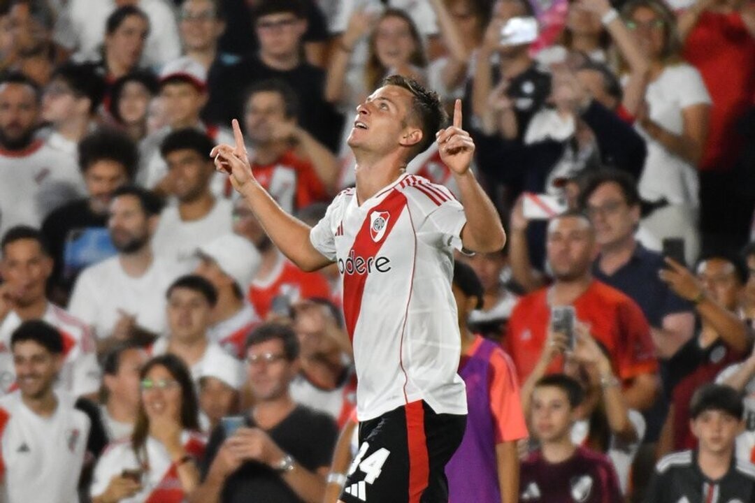 Giuliano Galoppo scores his first goal with River Plate