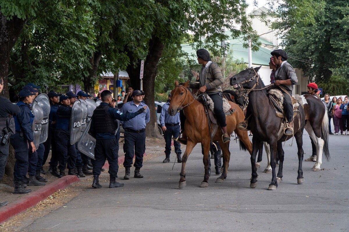 Violence in El Bolsón due to fire accusations