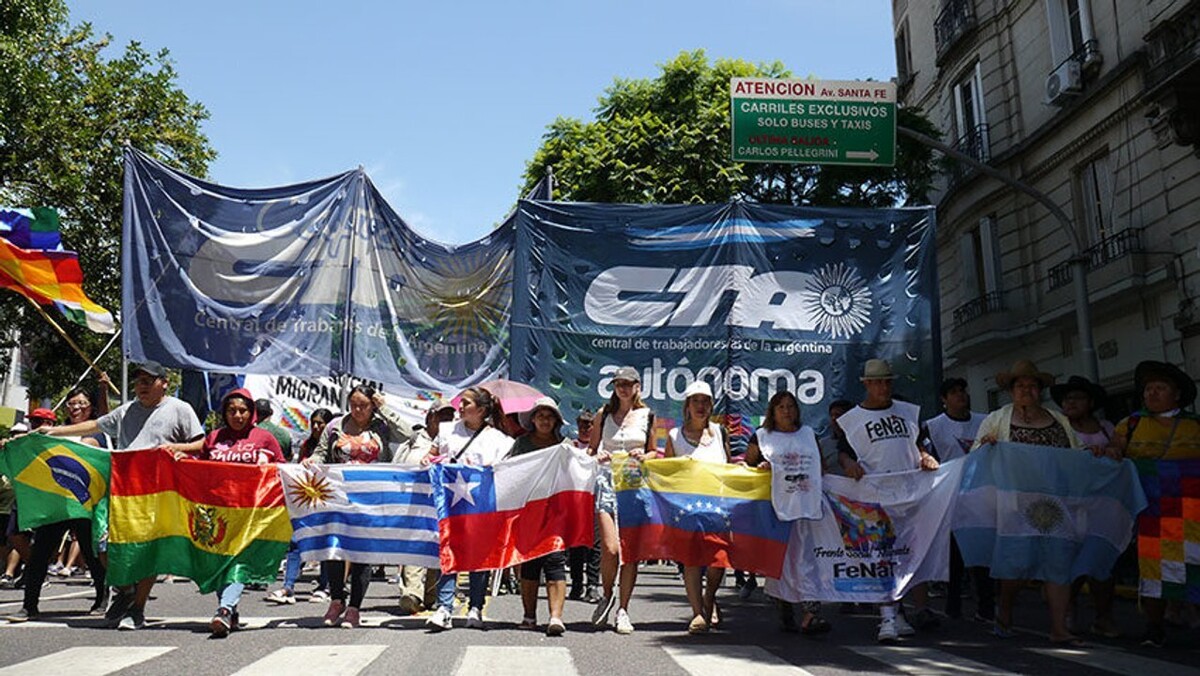 布宜诺斯艾利斯的书籍分析拉丁美洲进步主义危机