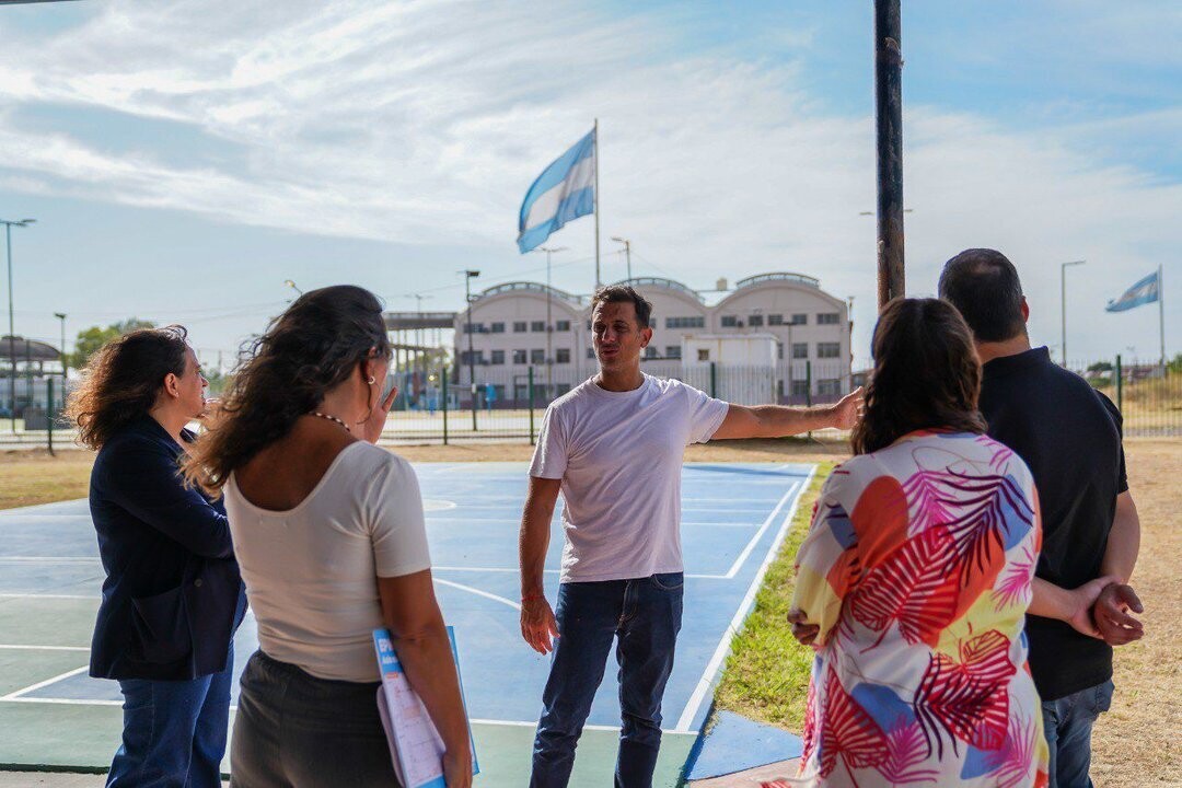 拉努斯市长视察学校暑期工程