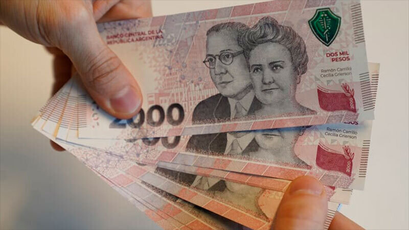 Argentina's Wages: Modest Growth Amid Inflation