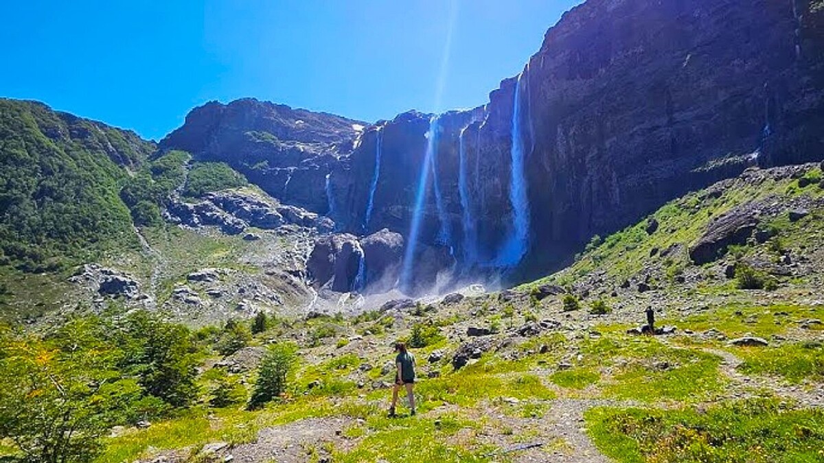 Explore the Trail to Castaño Overa Glacier