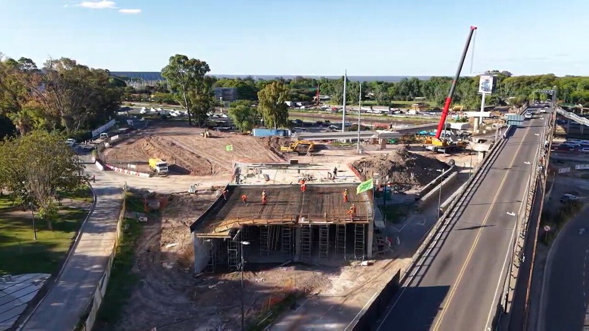 В Буэнос-Айресе закрыли участок ключевой дороги для расширения моста