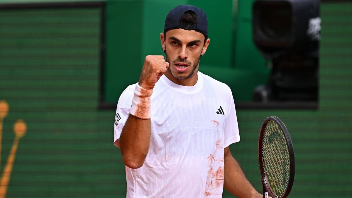 Аргентинец Серундоло одержал победу над Циципасом на турнире в Монте-Карло