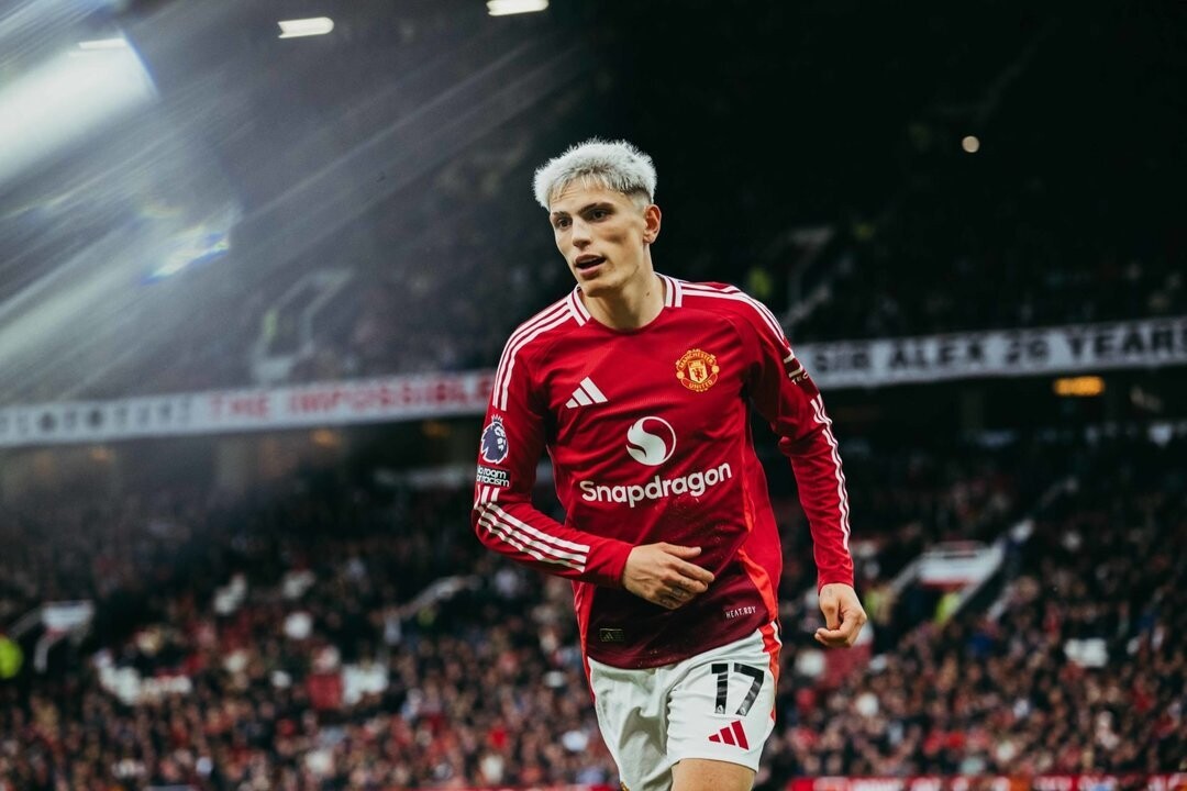 Manchester United Faces Fulham in Premier League Showdown