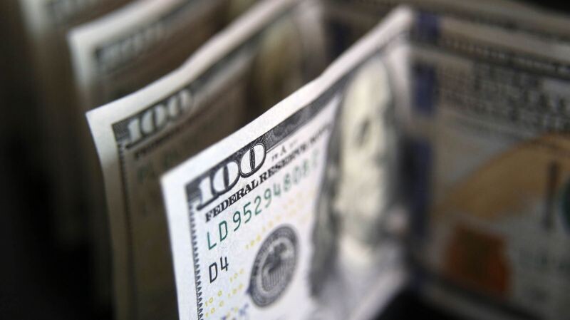 Синий доллар в Аргентине вырос до $1005 после того, как Центробанк купил $134 миллиона