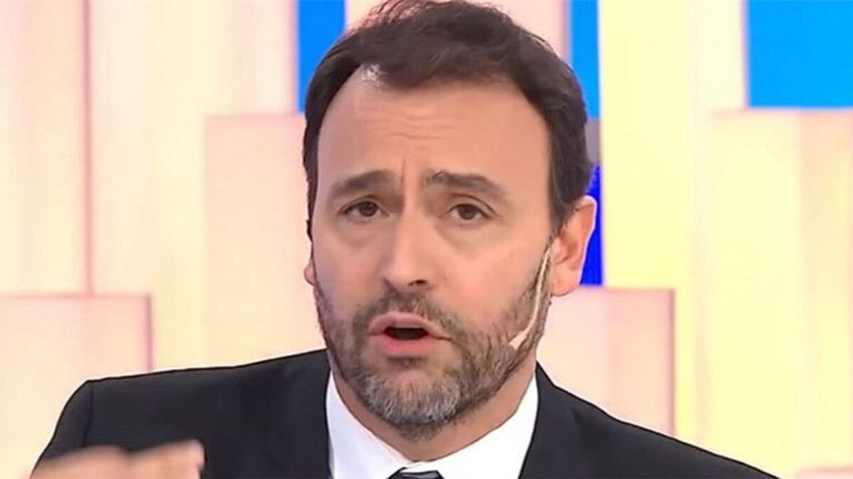 Journalist Adrian Pallares Denies Formal Agreements with Lawyer