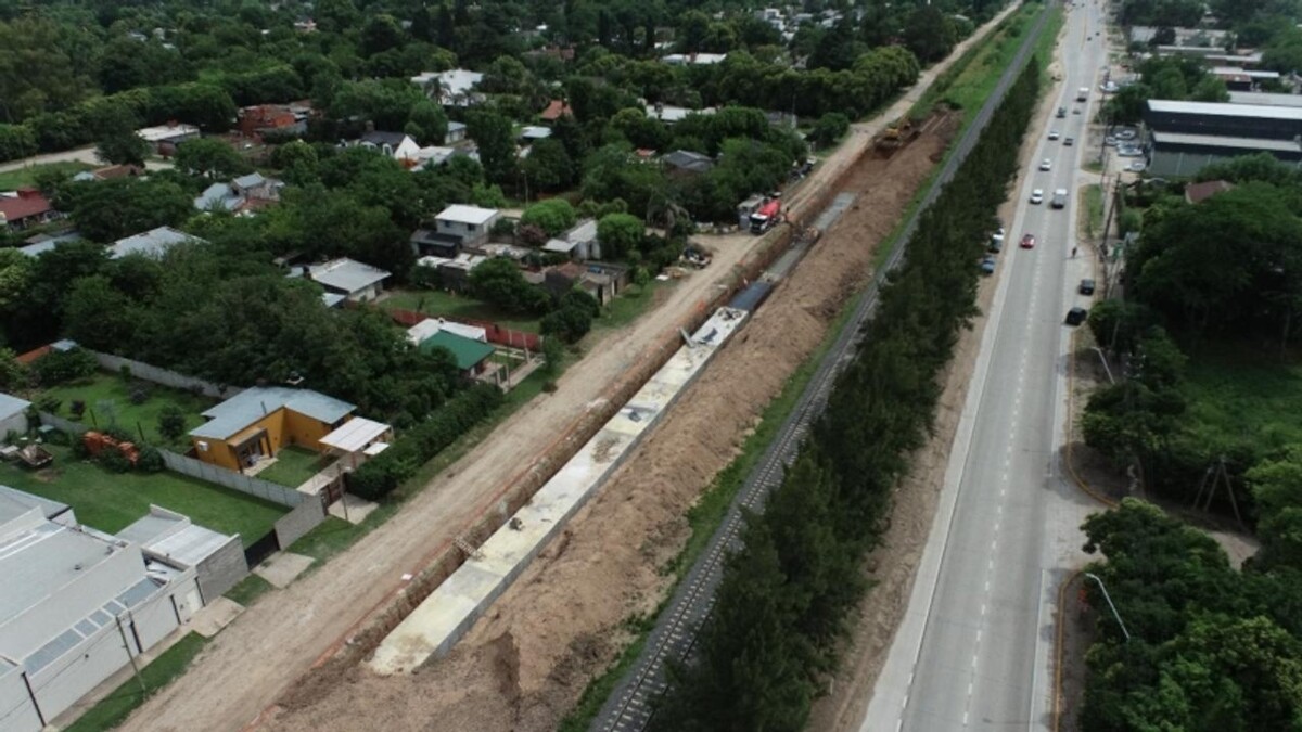 В Маркос-Пасе продолжаются работы по расширению дороги и перекрытию канала