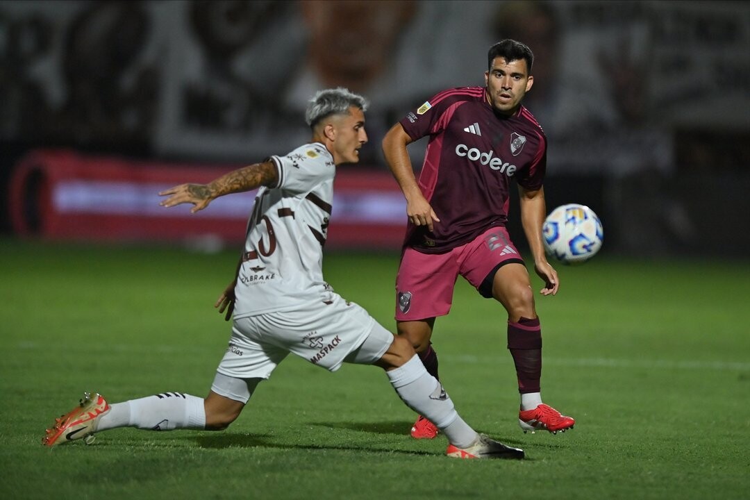 River Plate Draws 1-1 Against Platense in Opening Match