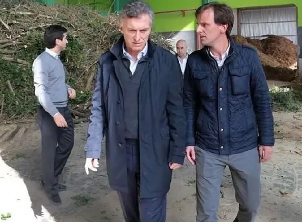 Спорная деловая сделка вызывает политические дебаты