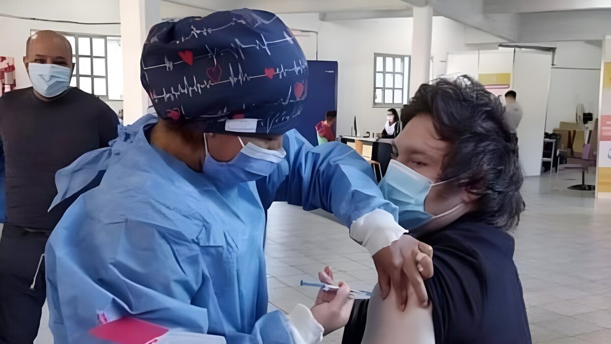 Президент Аргентины Хавьер Милеи объяснил свою вакцинацию от Covid-19 экономическими причинами